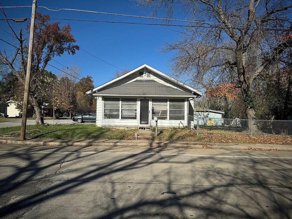 1st image of 614 W Willow St