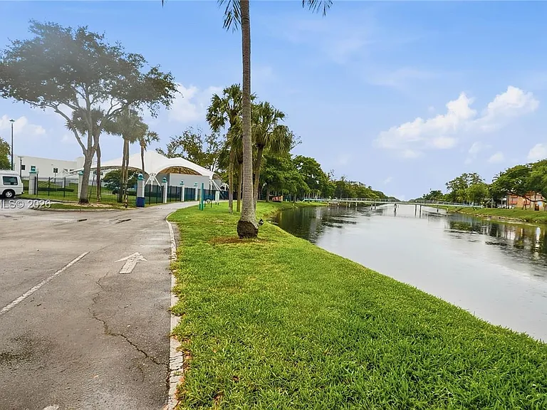 16450 Miami Dr #103 — Photo 31