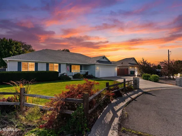 218 S 86th Pl, Yakima, WA 98908