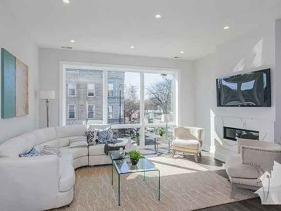 5th image of 2858 W Belmont Ave #3E5