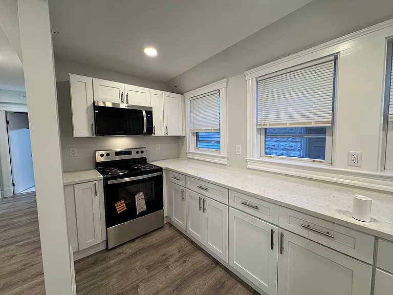 32 Everett St #1 — Photo 3