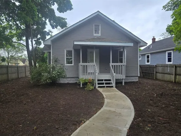 91 W 11th Street, Huntington Station, NY 11746