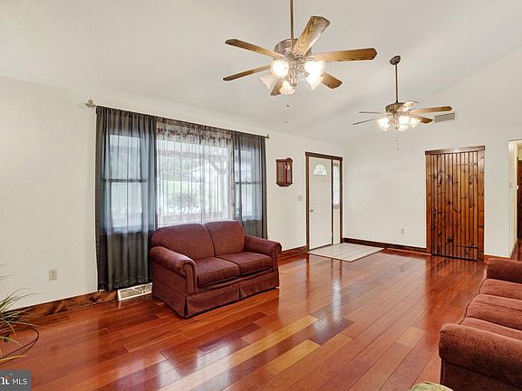 5th image of 1926 Cedar Dr