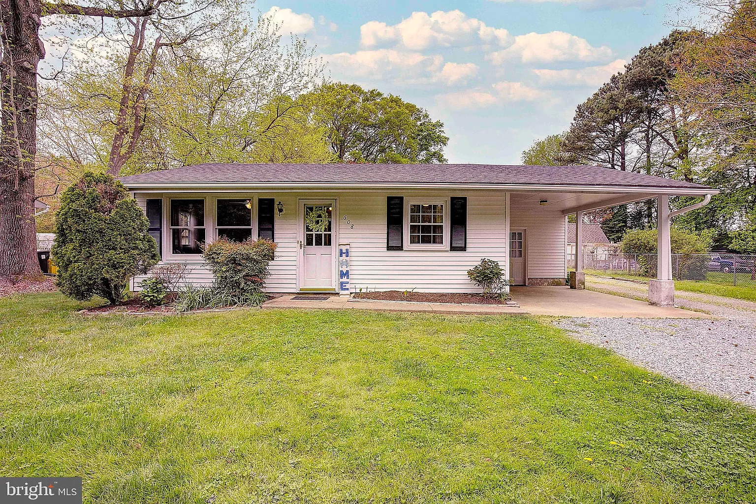 608 Romancoke Rd photo 1