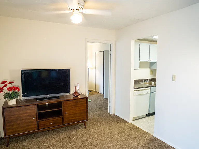 College Towers Apartments — Photo 21