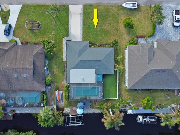 27099 Belle Rio DR, BONITA SPRINGS, FL 34135