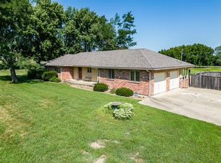 1324 N 1100th Rd, Lawrence, KS 66046