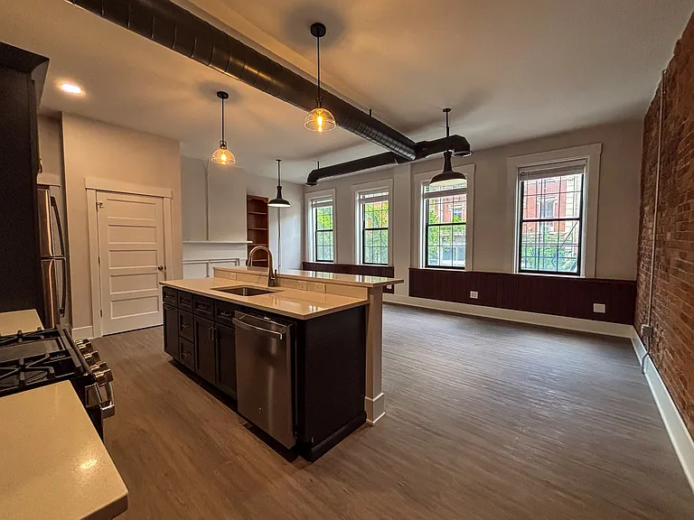 1318 Main St #2 — Photo 12