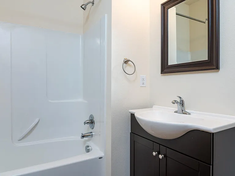 Midtown Apartments | Vancouver, WA | Bathroom