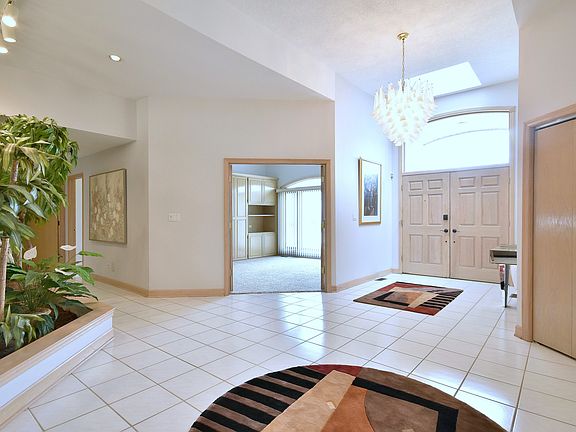 5th image of 12 Founders Pointe Dr N