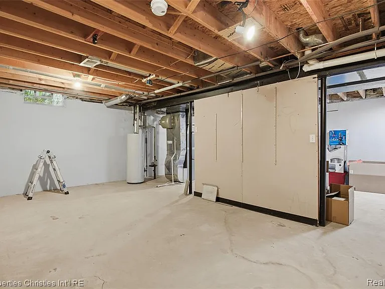 6474 Bedview Dr — Photo 35