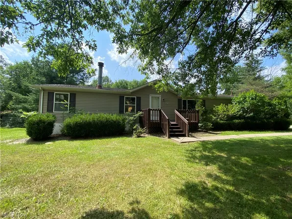 16758 Lorain St, Chagrin Falls, OH 44023