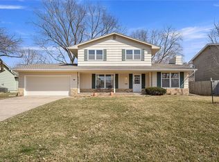 923 42nd St, West Des Moines, IA 50265