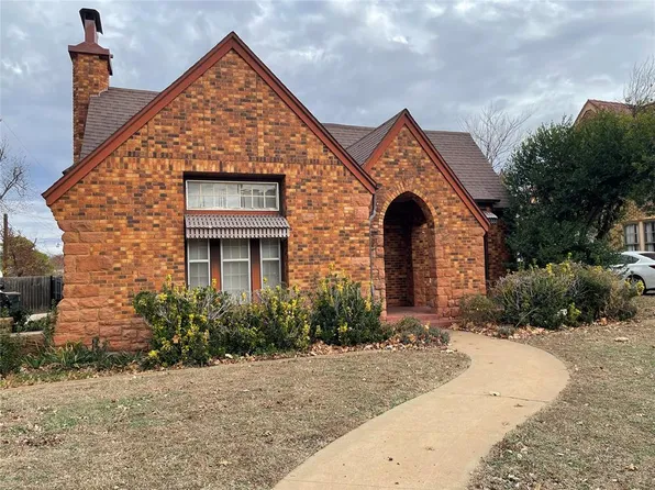 919 S 12th St, Chickasha, OK 73018