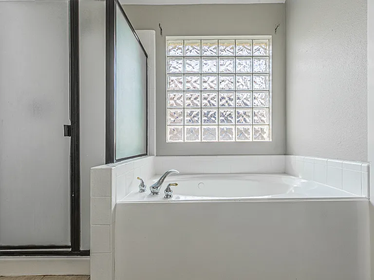 7624 Vista Creek Ln — Photo 32