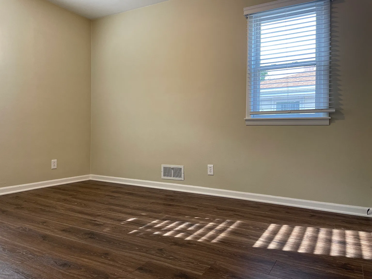 3 bed, 1096 sqft, $2,250 — Photo 4