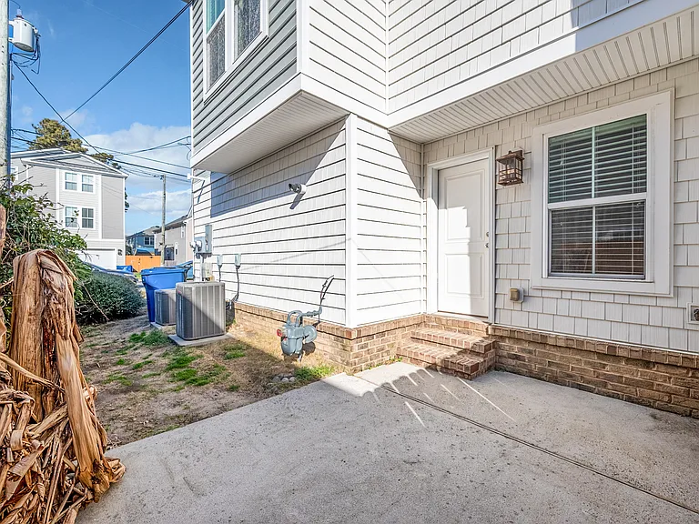 4629 Lee Ave — Photo 5