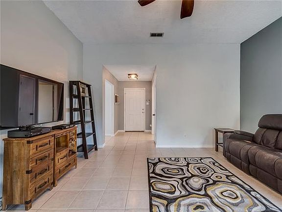 4th image of 5028 Diaz Ave