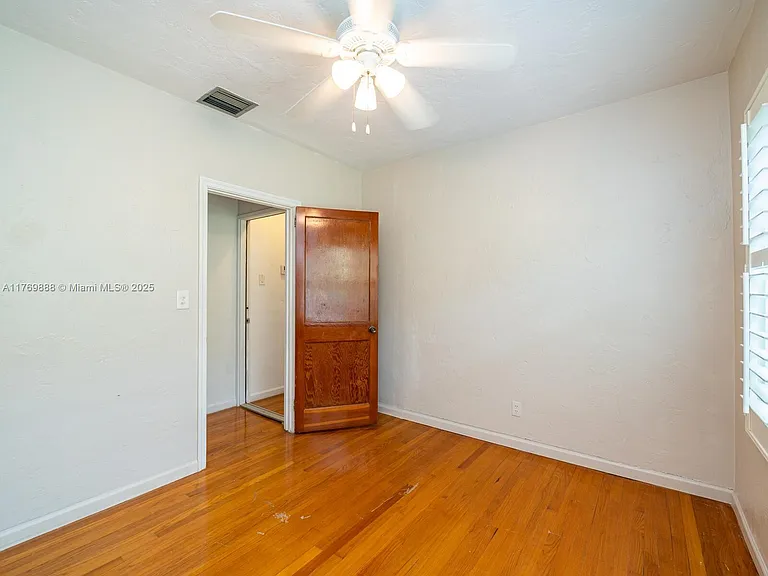 9441 Byron Ave — Photo 45