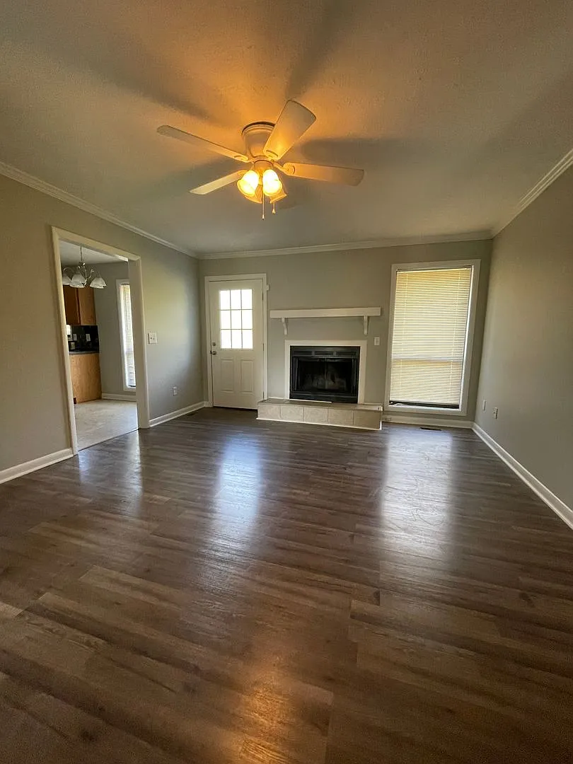Coming Soon! 3 Bedroom and 2 Bath In Southgate — Photo 3