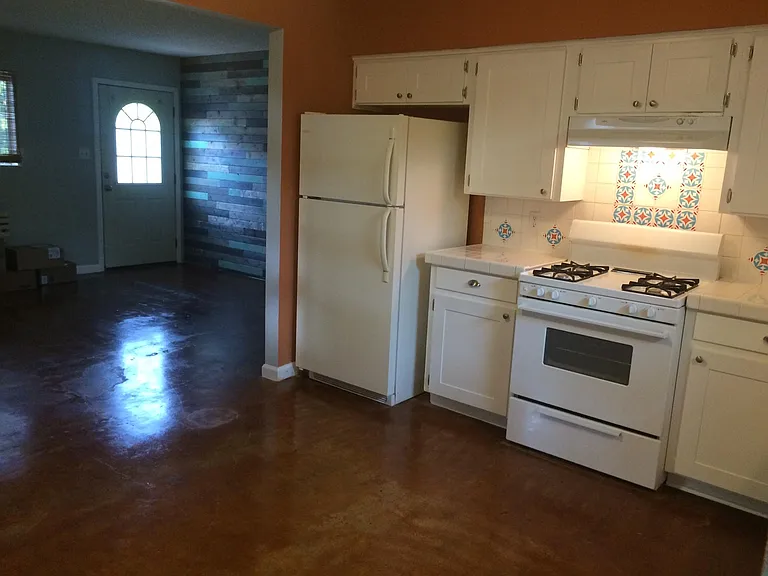 1201 Green Forest Dr — Photo 6