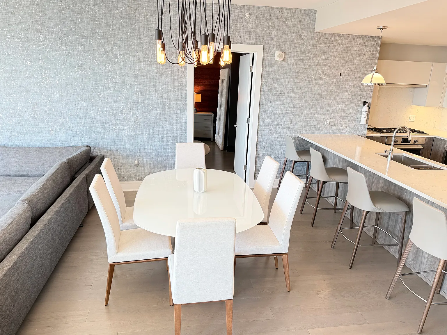 2 bed, 1425 sqft, $6,700 — Photo 4