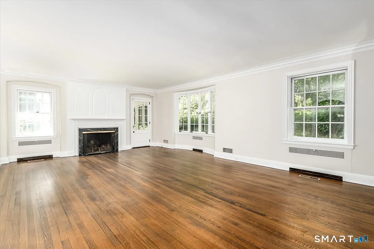 5 bed, 4.0 bath, 3423 sqft, $8,995 — Photo 4