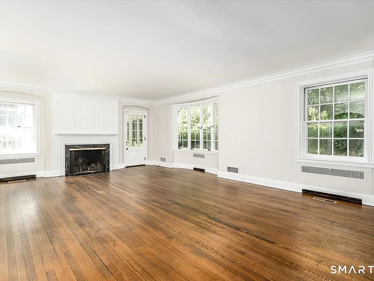 611 Westover Rd — Photo 4
