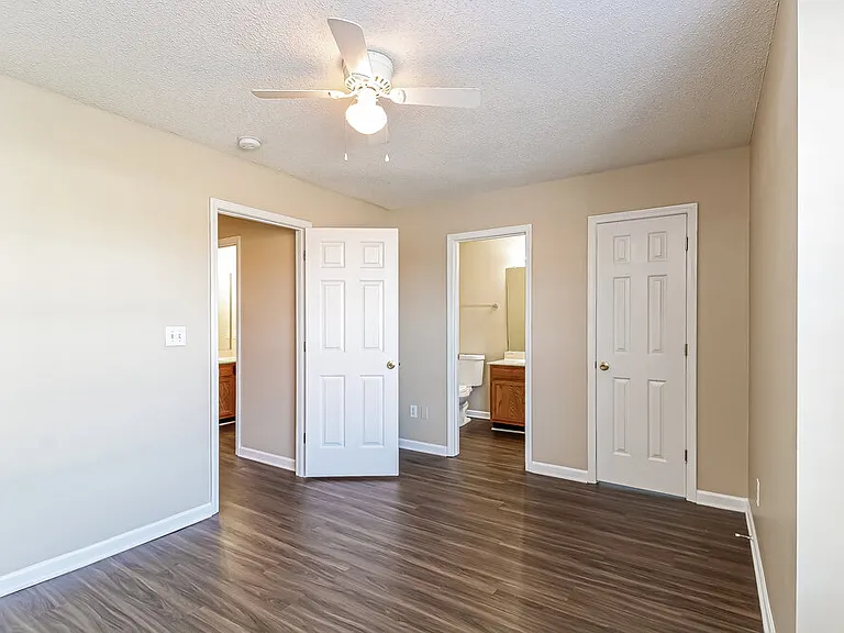 330 W Holt St — Photo 8