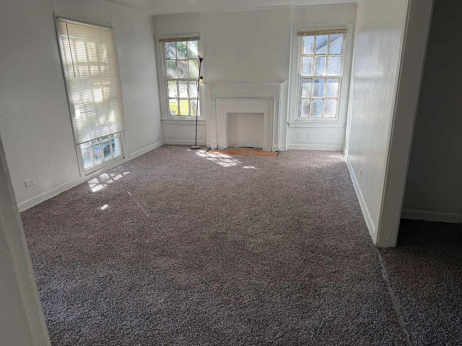 3 bed, 1122 sqft, $989 — Photo 2