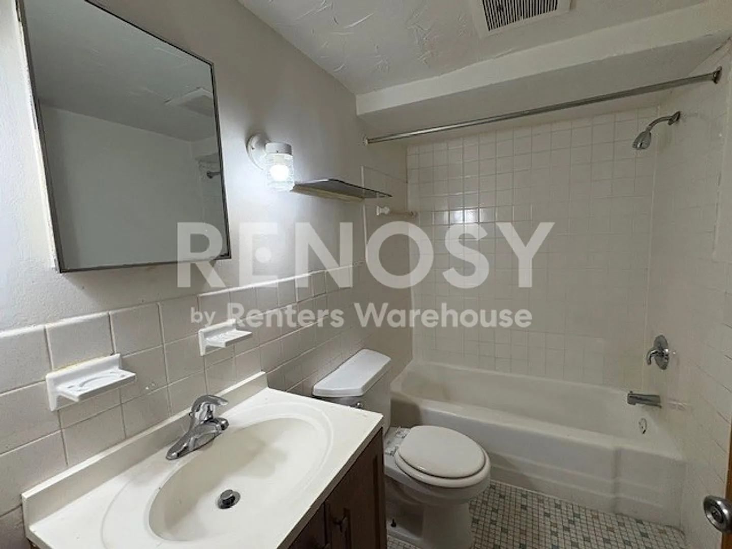 Move in Ready 2 Bedroom 1 Bath Unit in South Minneapolis — Photo 3