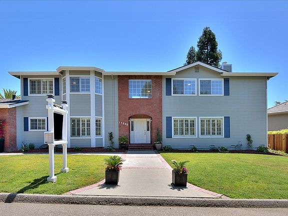 3rd image of 17520 Elaine Ct
