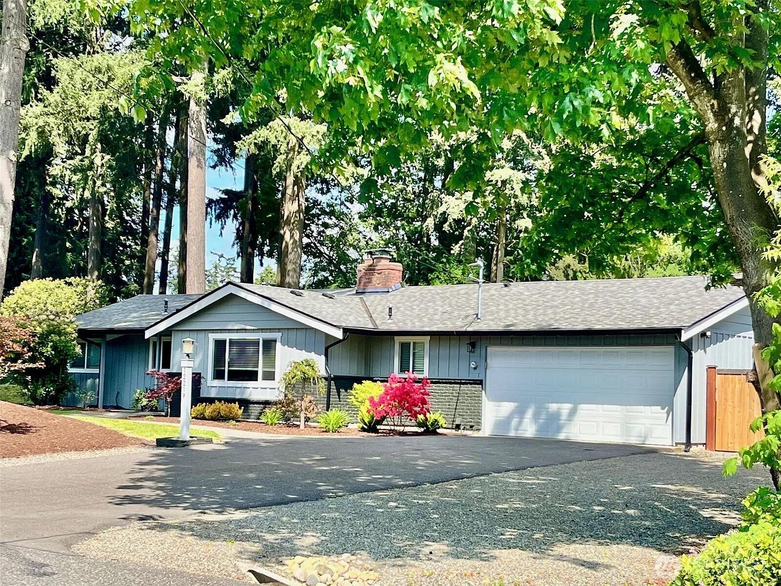12219 Bingham Avenue E photo 1