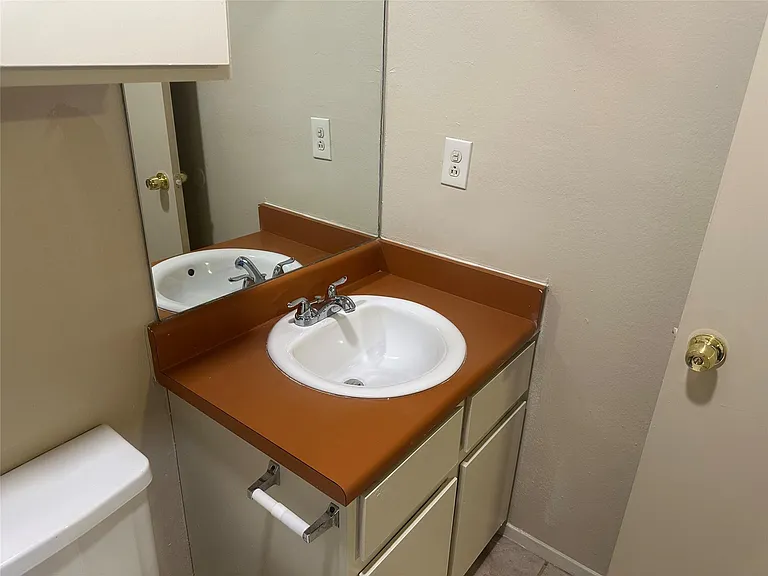 2602 S Bagdad Rd #A — Photo 11
