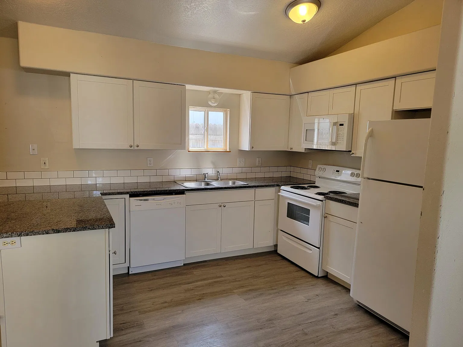 2 bed, 750 sqft, $1,250 — Photo 4