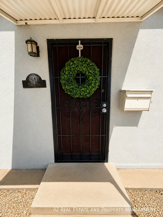 $500 deposit + One month FREE on a 13 month lease!! Stylish Central Phoenix Apartment in a Prime ... — Photo 3