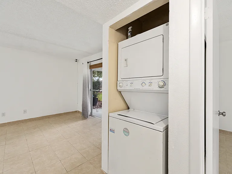 588 Fairways Ln #E101 — Photo 8