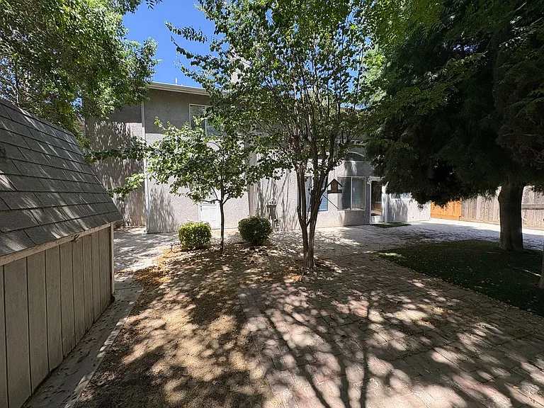 703 W Russell Ave — Photo 52