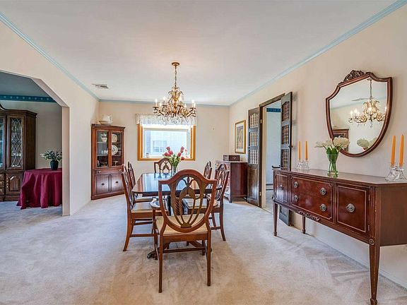 4th image of 10 Capitol Ct