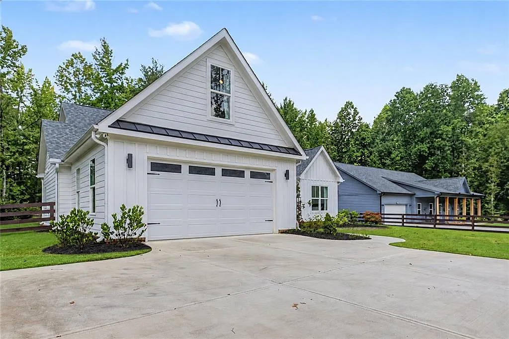 4 bed, 4.0 bath, 2492 sqft, $4,995 — Photo 4