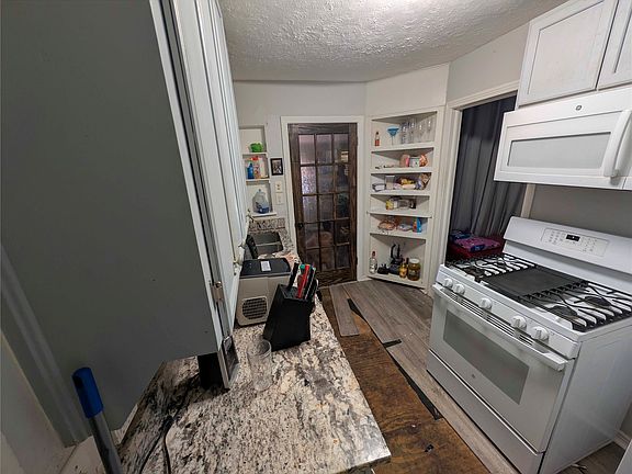 3rd image of 2723 Grayson Dr