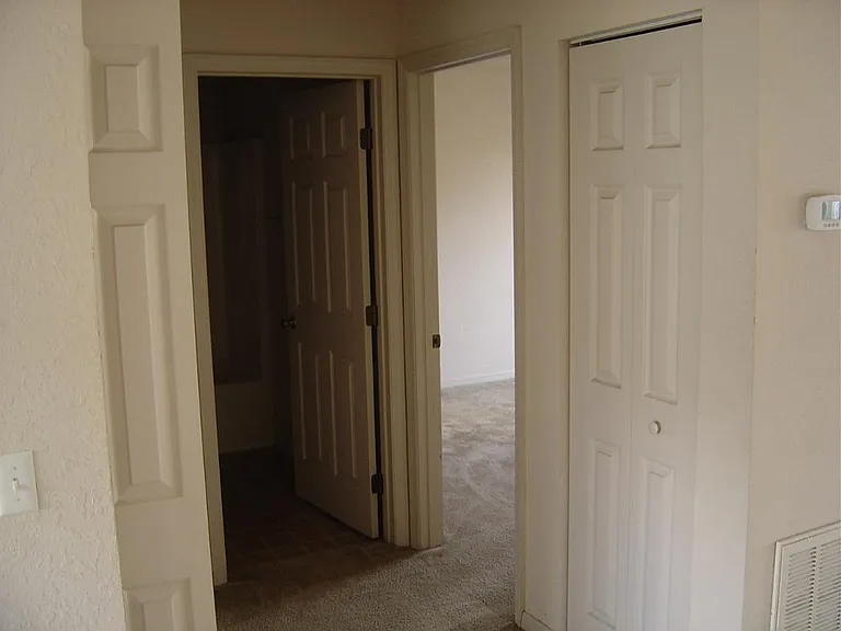 Hall to 2 bedrooms