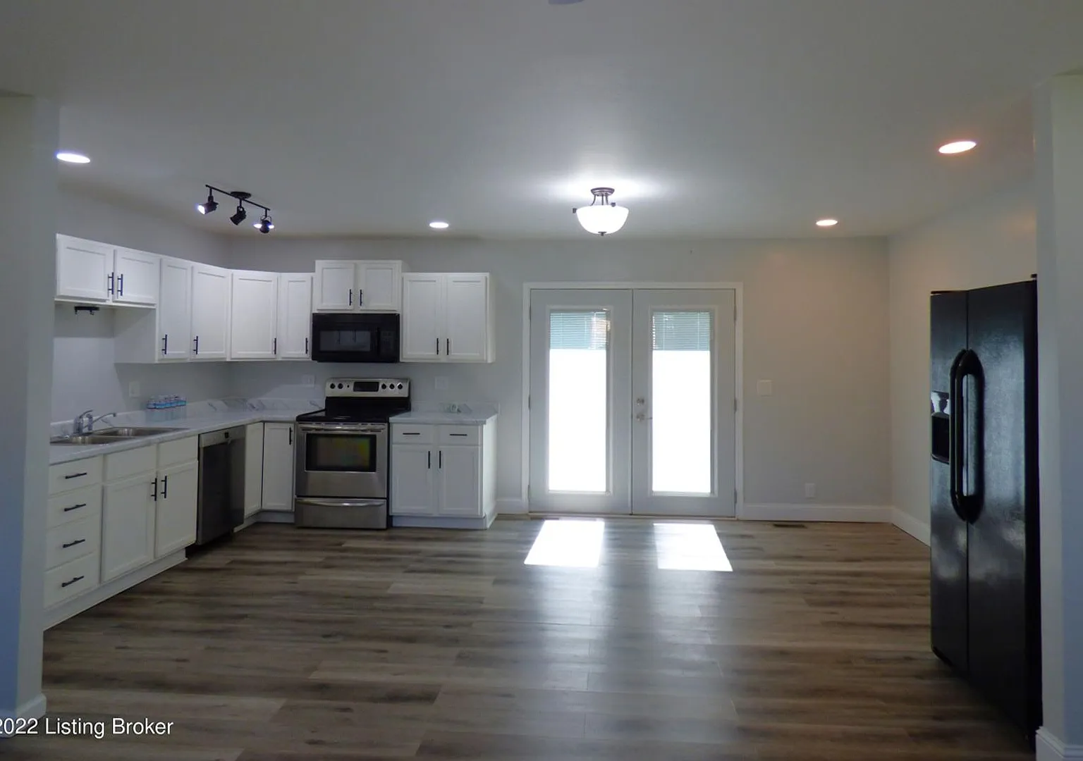 Welcome Home to this Charming, Renovated All-Brick Ranch in Mt. Washington! — Photo 3