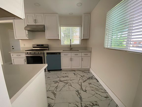 3rd image of 609 N Poplar Ave