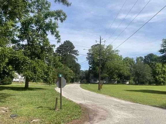 Exterior Neighborhood (street photo)
