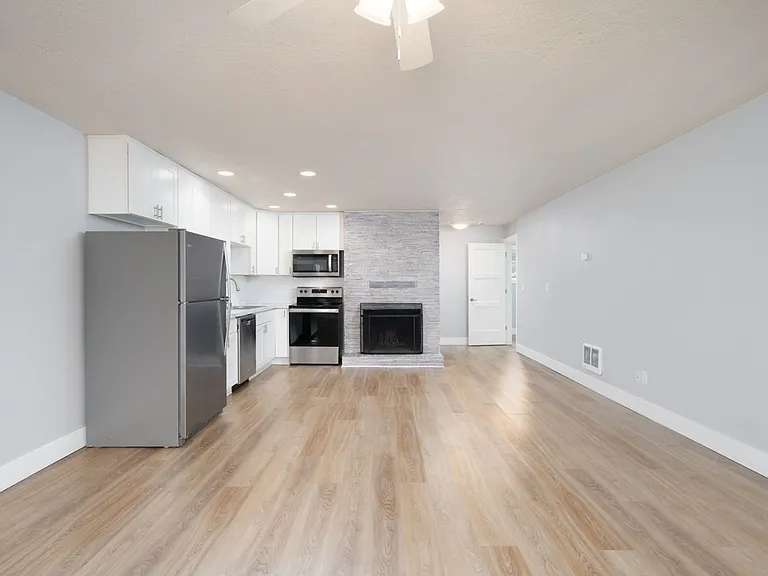 Columbia Court Apartments — Photo 38