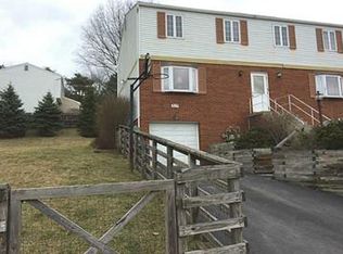 317 Oak Rd, Pittsburgh, PA 15239