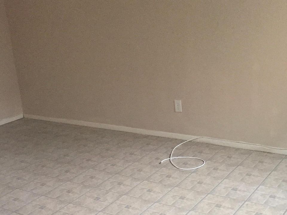2nd image of 423 Stobe Ave