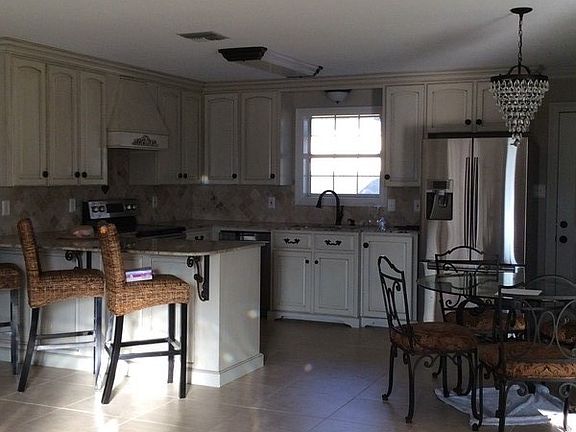 3rd image of 465 Broussard St