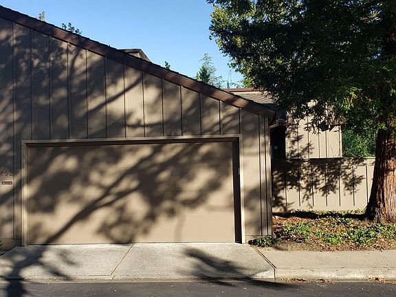 4th image of 102 Willow Hill Ct